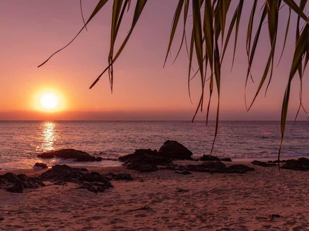 Beach Resort Hotel Kalakaua Онна Екстер'єр фото